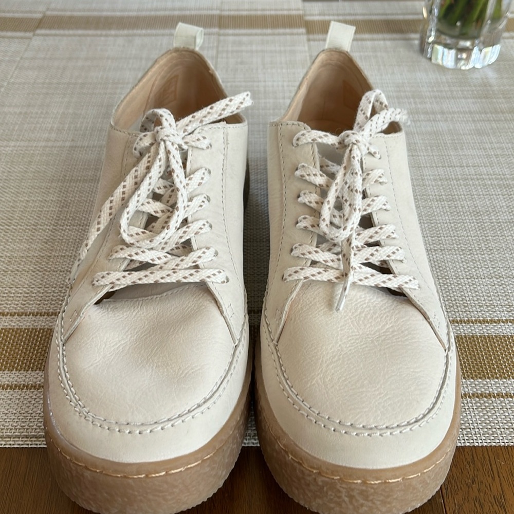 Clarks Plus Cushion Suede Leather Sneaker Shoes Women Size 9 Comfort Cream